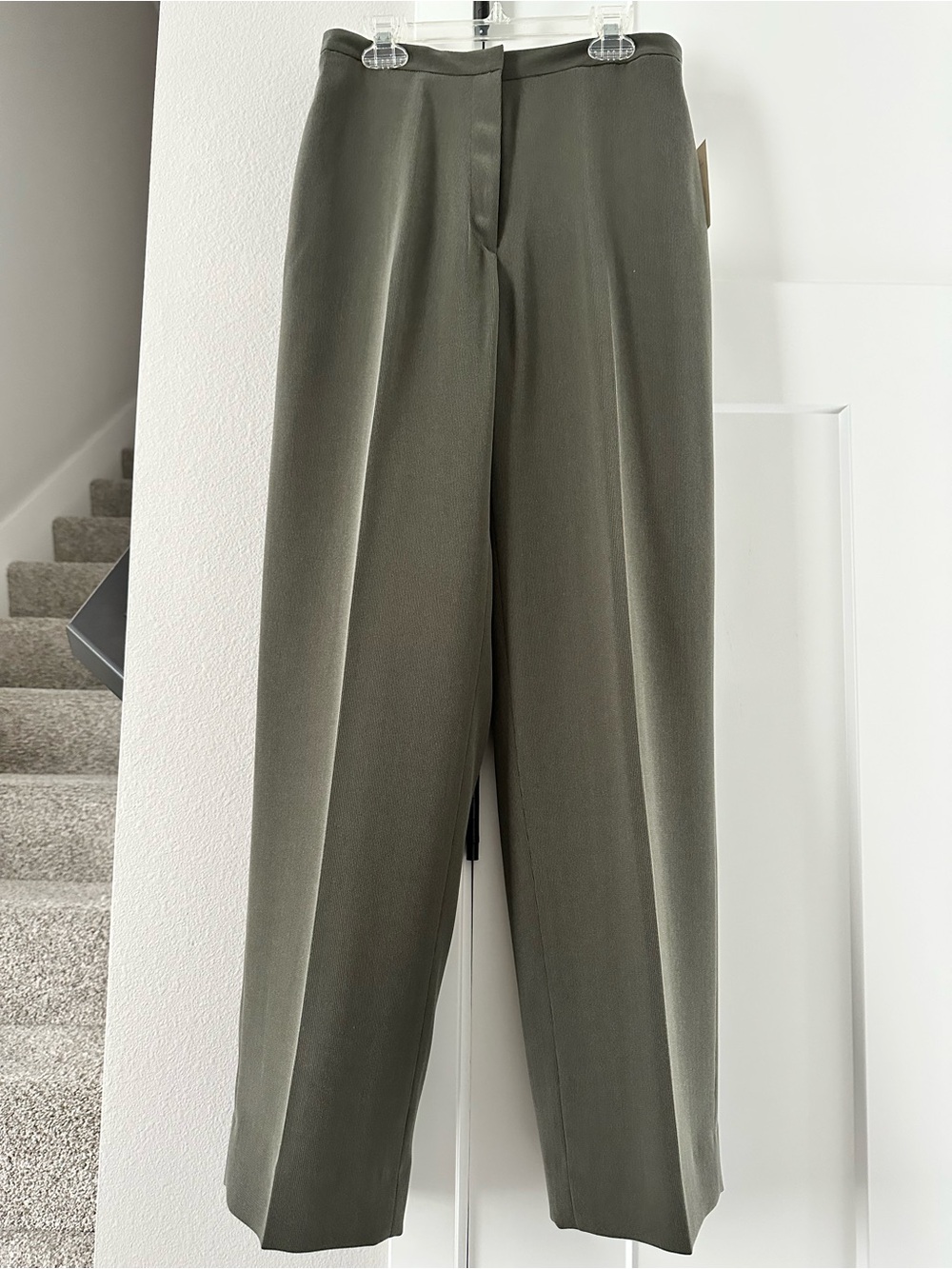 Tahari Arthur S. Levine 4P Double-Breasted Olive Women's 2-piece pant suit - Picture 5 of 11